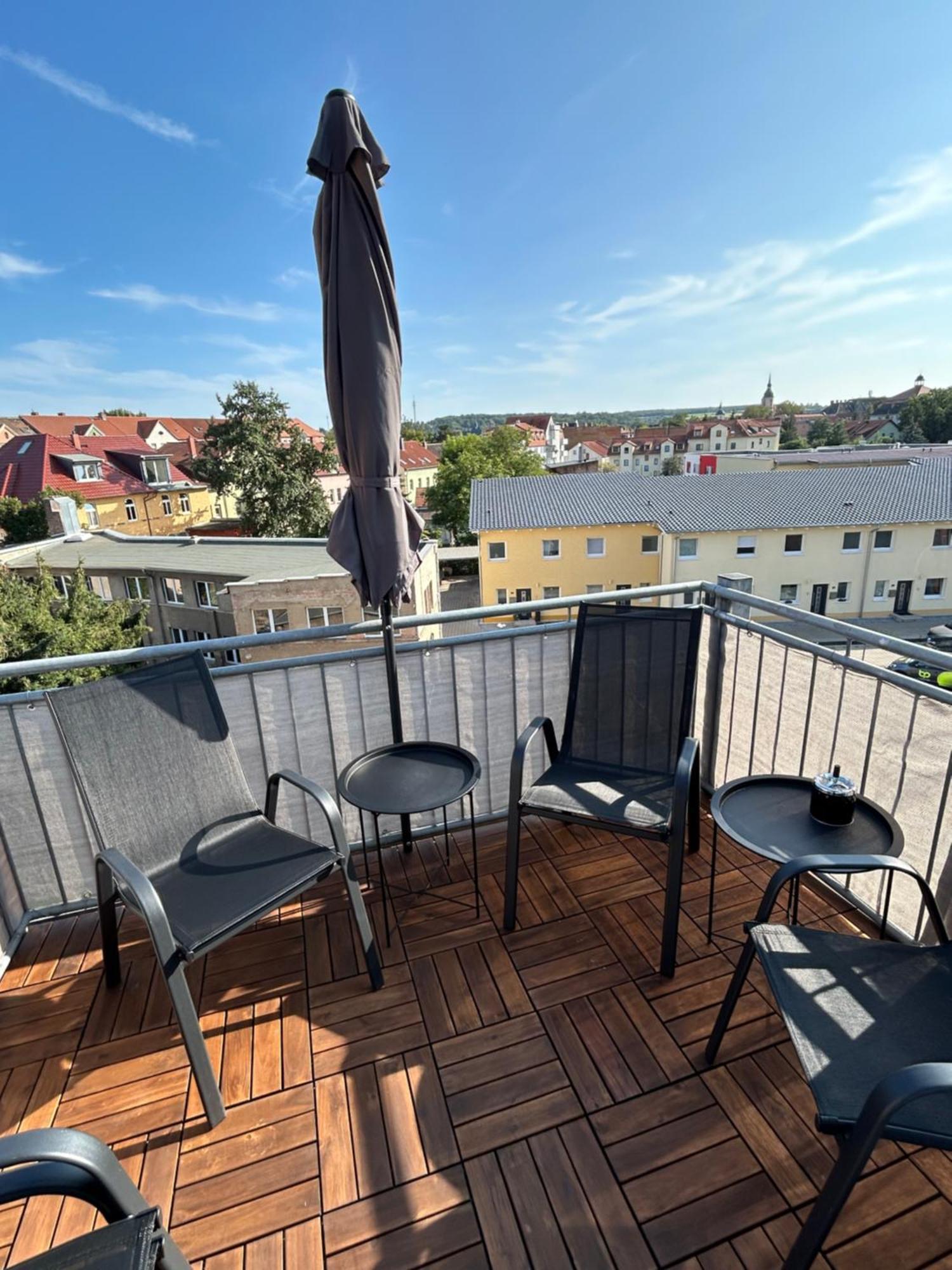 Schoene Neue 4 Zimmer Wohnung Mit Sued-Balkon Bis 8 Personen Naumburg  Exterior foto